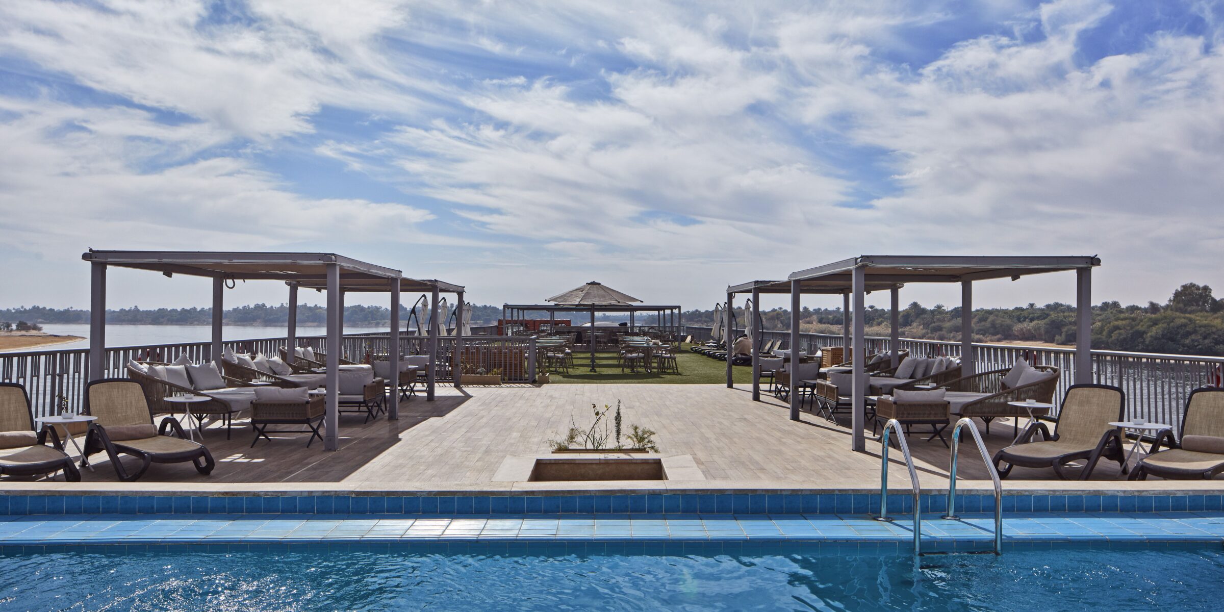 MS Tulip Plunge pool and sundeck